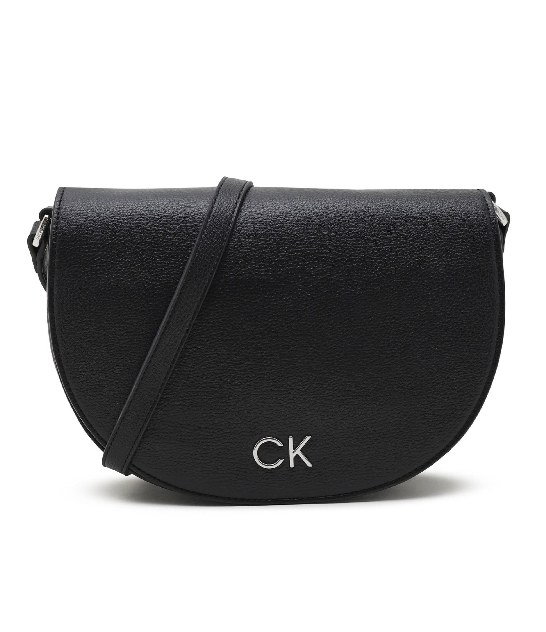 Calvin klein kabelka 4500518977 ck daily saddle čierna